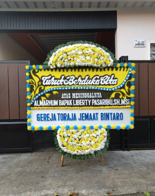 Papan Bunga Duka di Kasiruta Barat